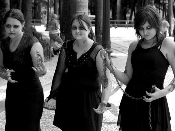 Exposição A Linguagem Foto-Gráfica da Zombie Walk