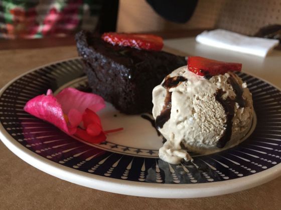 Brownie com sorvete de cachaça. Foto: Flávia Schiochet/Arquivo pessoal