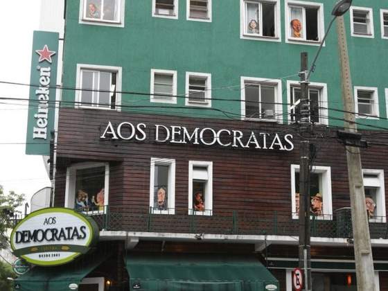 Aos Democratas da República de Curityba (fechado permanentemente)