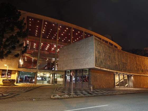 Fachada do Teatro Guaíra. Antonio More
