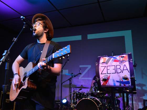 Gustavo Mioto e Zeeba no Café Curaçao
