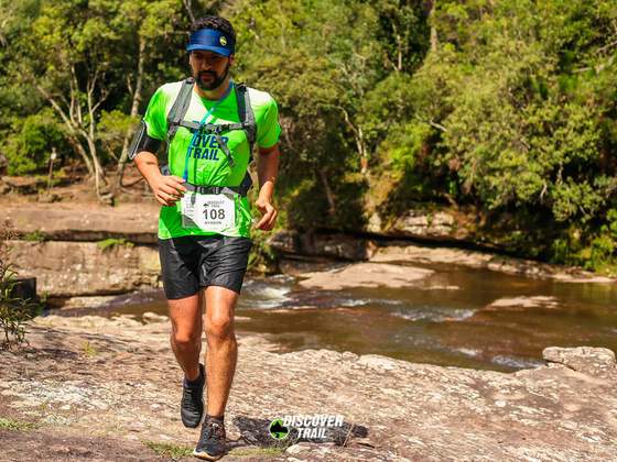 No formato trail run, com predominância em trilhas, a Discover Trail é ideal para atletas ou amadores que curtem subida, lama, trilhas, rios e paisagens