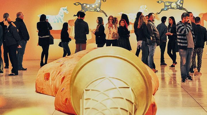 No MON, exposição interativa tem sorvete gigante e caráter ilusionista