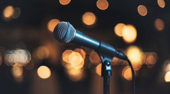 Para soltar a voz: 4 bares com karaokê em Curitiba