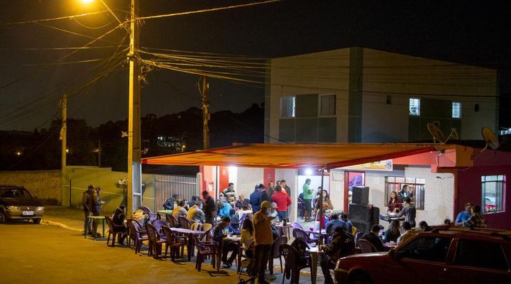 “Bar dos Paraíbas”: conheça a incrível “buchada de bode” que fecha uma rua em Colombo toda segunda-feira