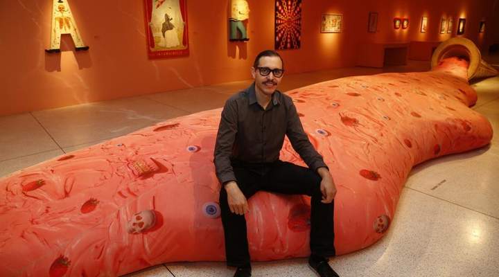 Descubra quem é o artista paranaense que levou quase 90 mil pessoas ao MON