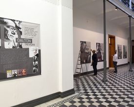 Exposição em Curitiba reúne obra escritores como Paulo Leminski, Dalton Trevisan e Helena Kolody
