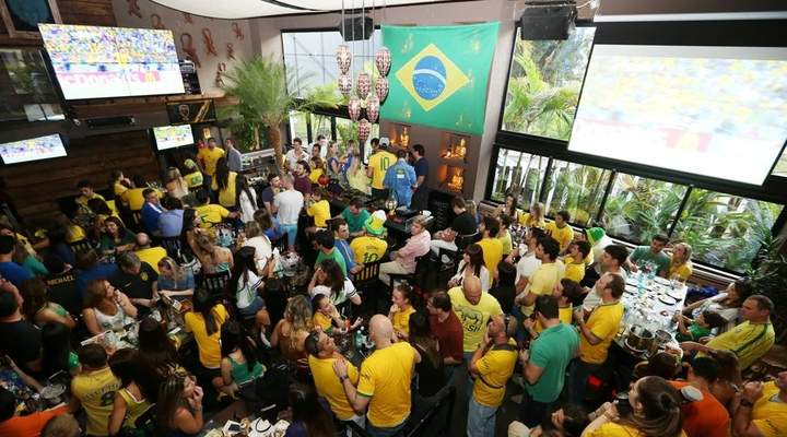 No boteco, na Arena ou na balada: como você vai assistir aos jogos da Copa do Mundo?