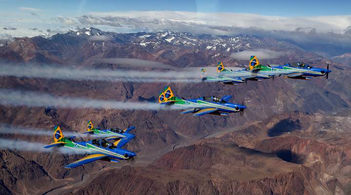 Esquadrilha da Fumaça vai fazer mais de 50 acrobacias nos céus de Araucária
