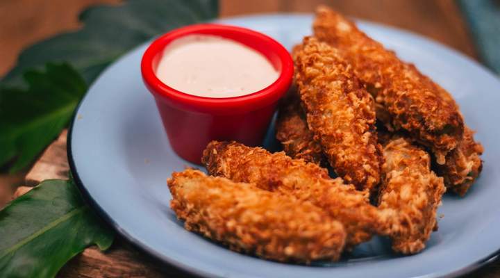 Restaurante curitibano serve porção de abacate empanado e frito