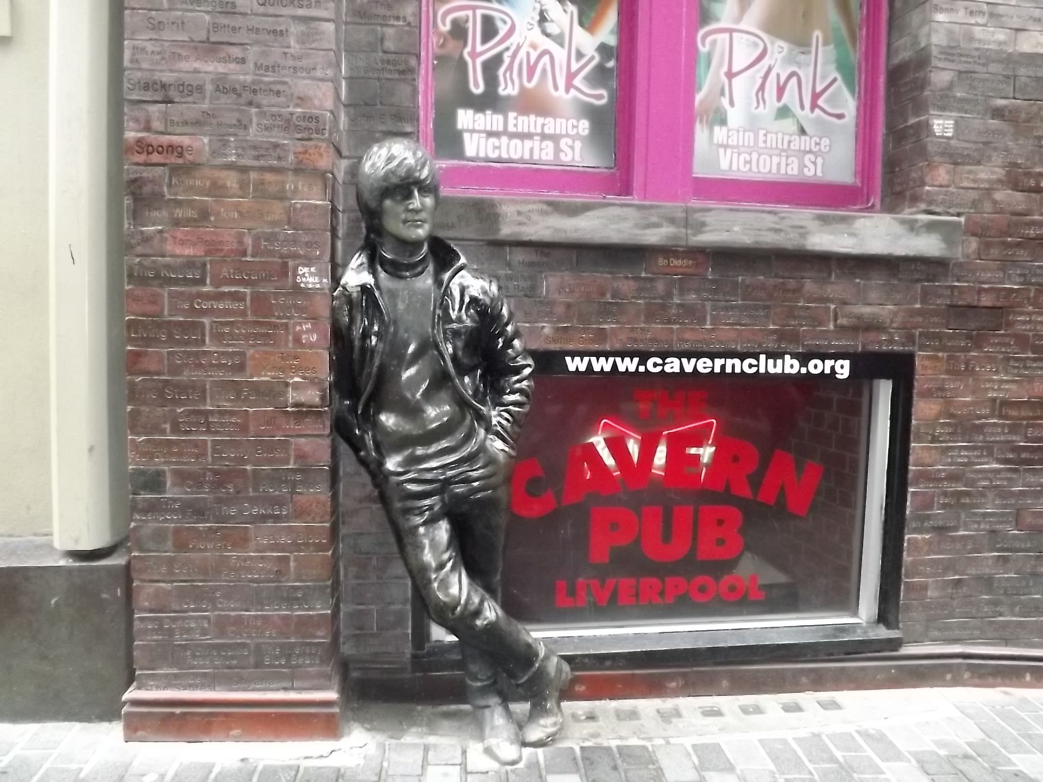 Bar em Curitiba fará estatua de Paul McCartney e vai convidálo para a