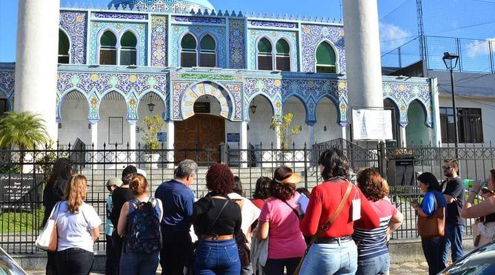 Tour gratuito pelo Centro Histórico fala da religiosidade de Curitiba