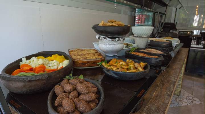 Novo buffet tem boeuf bourguignon, bacalhau e outros pratos elaborados por um chef renomado