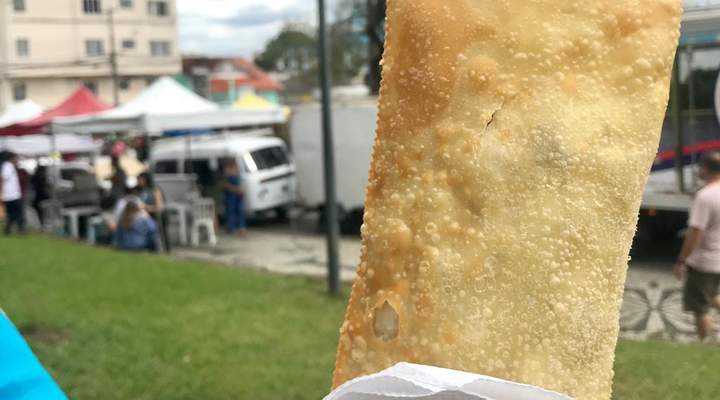 Crocante e saboroso, o pastel é o queridinho da Feira do Largo da Ordem