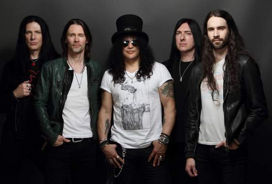 Slash volta a Curitiba com seu projeto solo nesta sexta