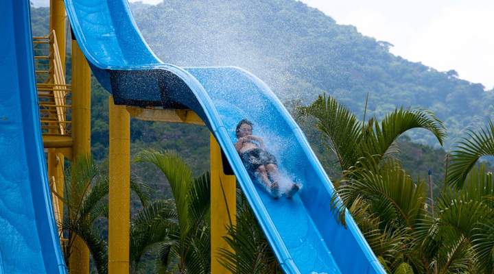 8 parques aquáticos na região de Curitiba