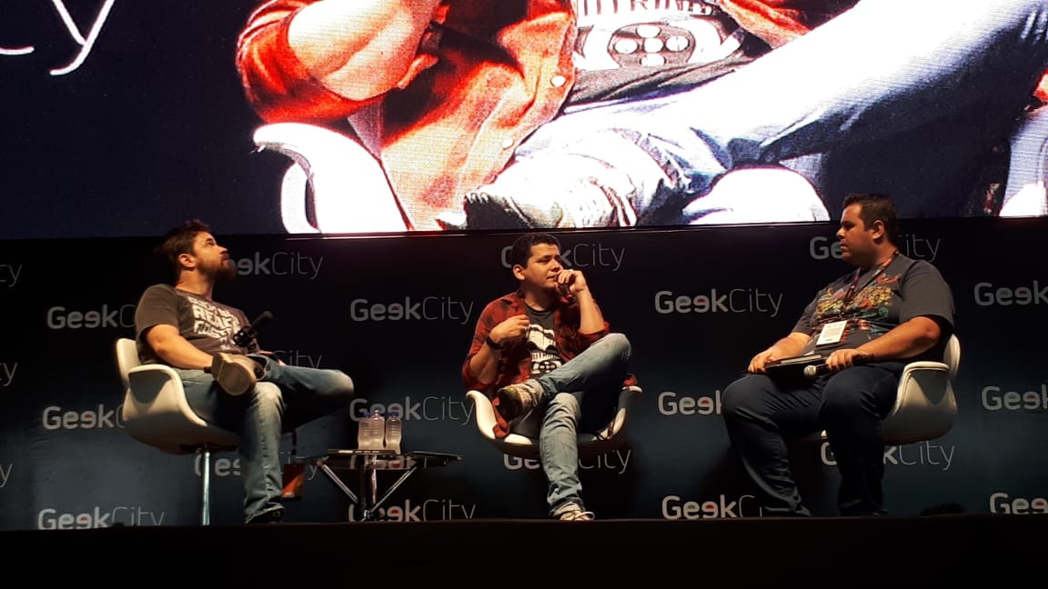 Luciano Cunha e Gabriel Wainer contam no Geek City como foi a produção do longa O Doutrinador. Foto: Matheus Nascimento/Gazeta do Povo.