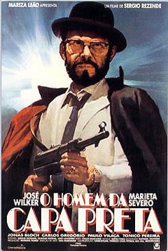 o homem da capa preta