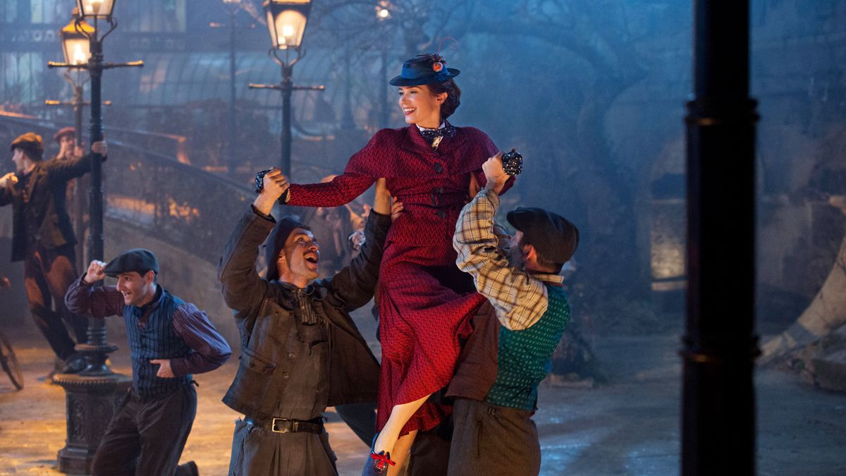 Emily Blunt recorreu aos livros de P. L. Travers para não se sentir intimidade nem inspirada pela atuação de Julie Andrews no papel da mesma personagem