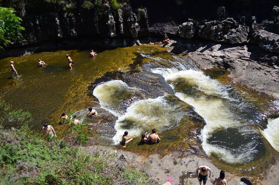 Cachoeira do Panelão é uma das cachoeiras próximas a Curitiba para se visitar em um dia. Foto: Reprodução/Facebook Cachoeira do Panelão