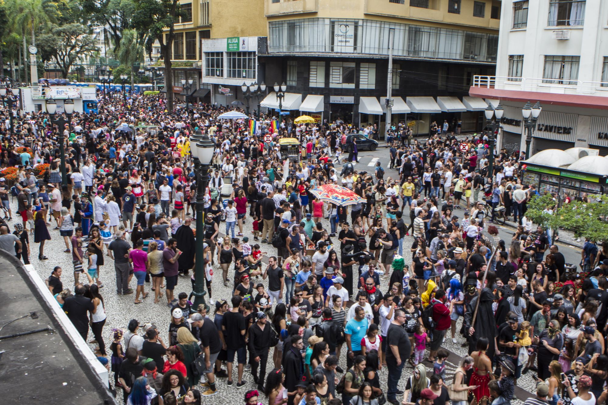 Registro dos zumbis da Zombie Walk de 2018. Foto: Daniel Caron/Arquivo Gazeta do Povo
