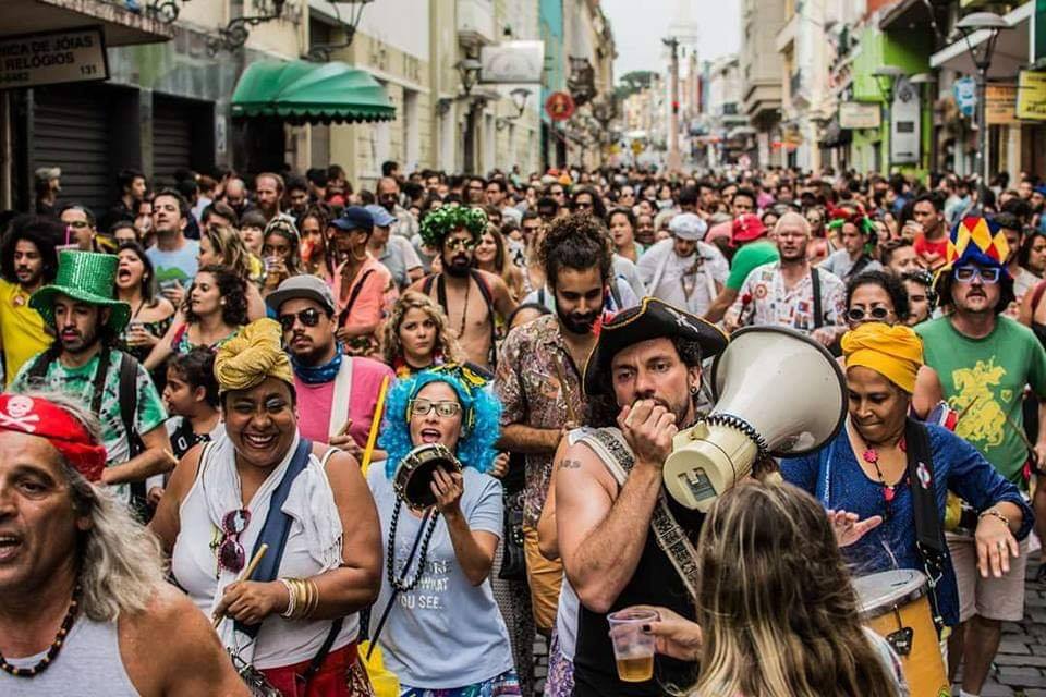 O bloquinho 10afinados e daí? sai no sábado, 12 de janeiro, da frente da Funerária São Francisco, na rua de mesmo nome. Foto: Reprodução/Facebook