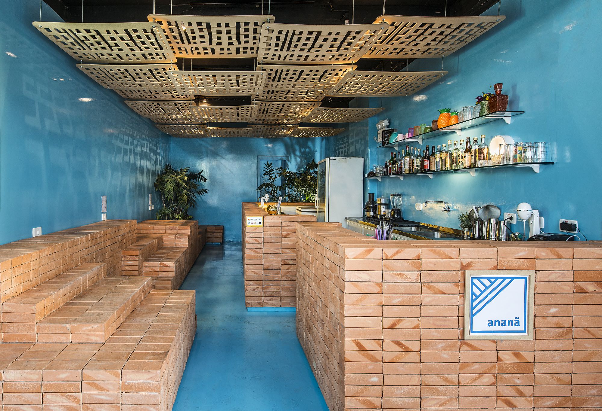 Ananã tem um cardápio didático, em que apresenta para o cliente os drinks do mais cítrico e refrescante para o mais amargo e seco. Foto: Letícia Akemi/Arquivo Gazeta do Povo