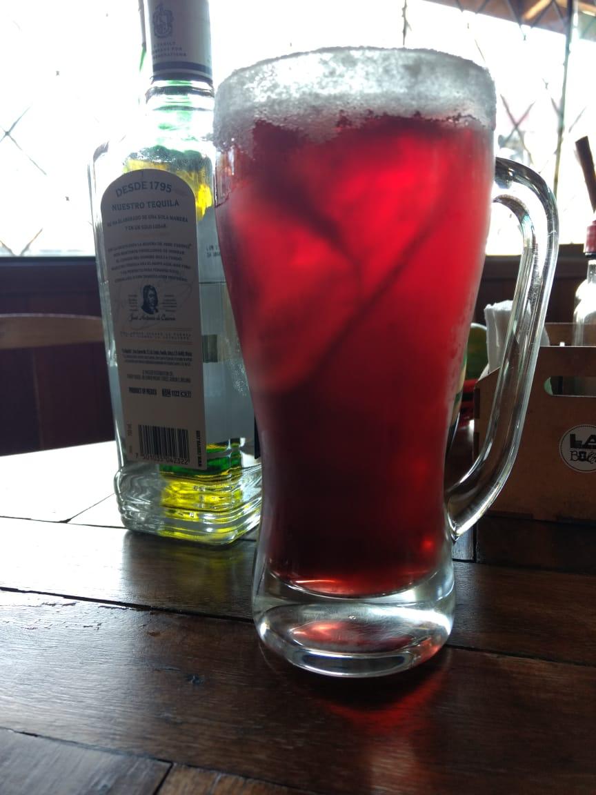 Fábio Assunção, drink de meio litro que leva o nome do ator global por misturar vinho tinto, tequila, absinto e vodka. Foto: Divulgação