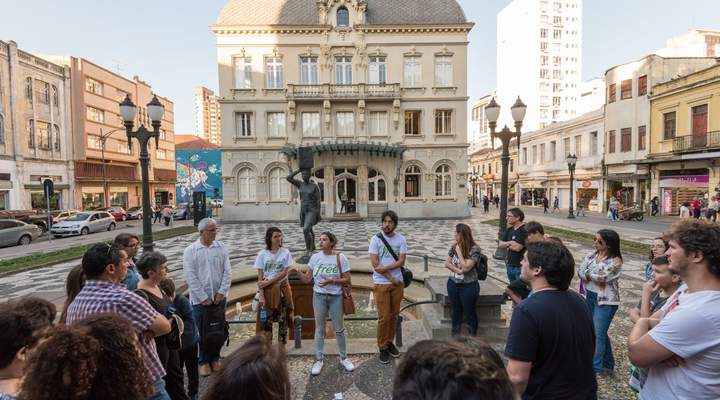 Free Walking Tour: passeio gratuito faz você conhecer Curitiba de um jeito diferente