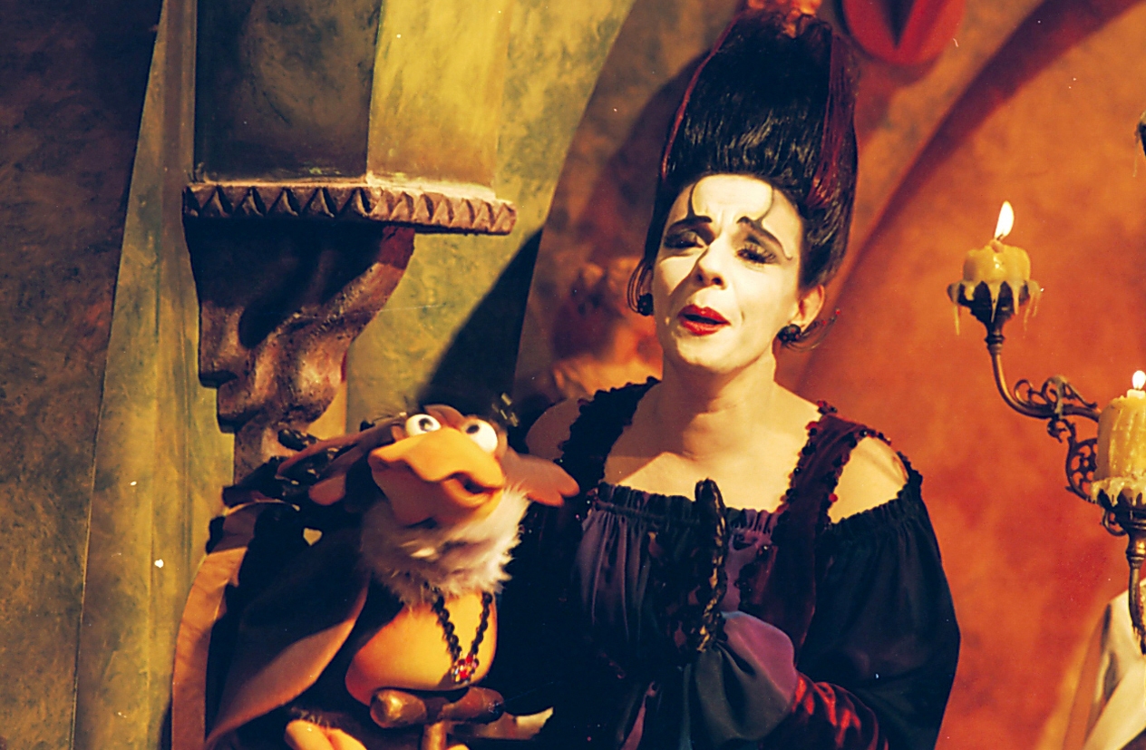e o outros personagens do Castelo RáTimBum vêm a Curitiba