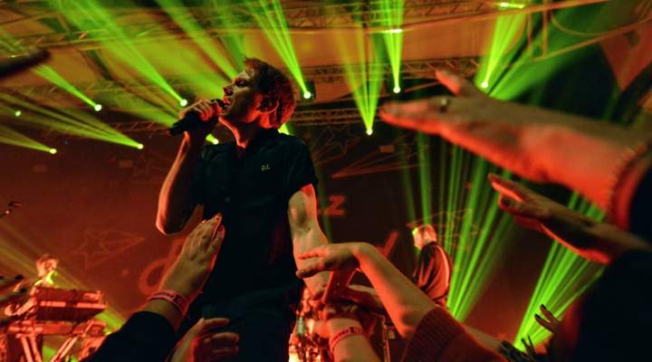 Franz Ferdinand faz público de Curitiba dançar, cantar e explodir de euforia