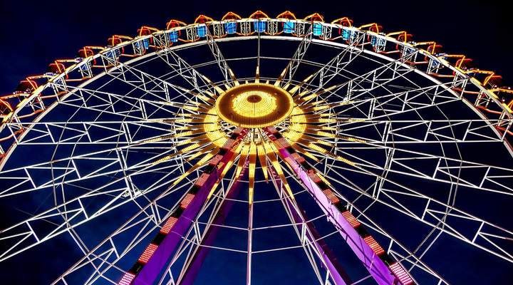 Natal de Curitiba terá roda-gigante iluminada na praça Santos Andrade