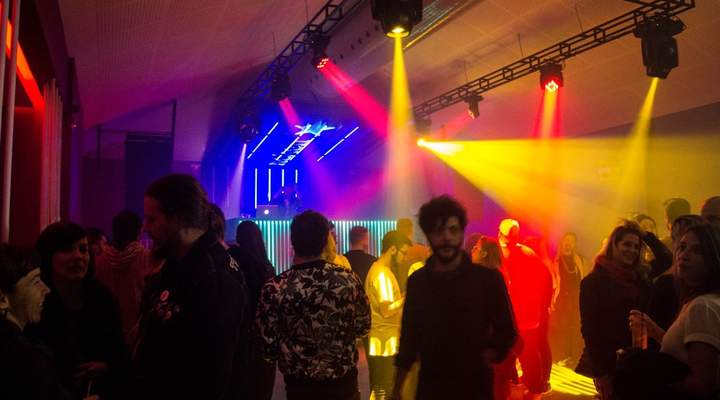 James Bar comemora 20 anos com festa de 16 horas