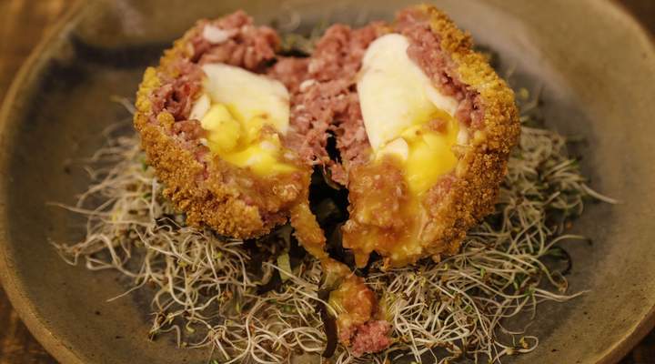 Novo espaço que une arte e gastronomia local tem bolovo de linguiça Blumenau