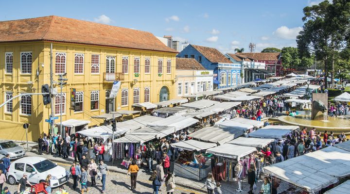 Quem faz a feira do Largo da Ordem: conheça quem trabalha e passeia por lá
