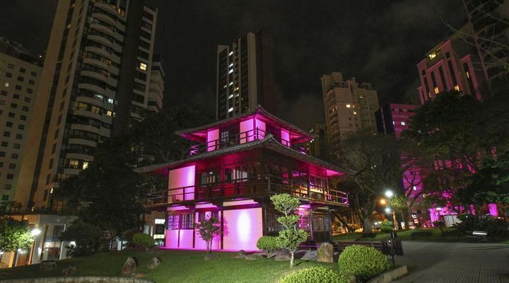 Empresa de cicloturismo em Curitiba tem tour fotográfico noturno
