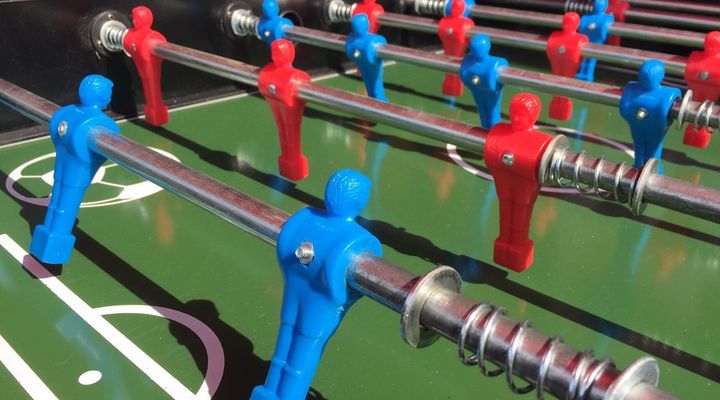 Torneio de pebolim no Bacacheri une famílias na véspera do Dia dos Pais